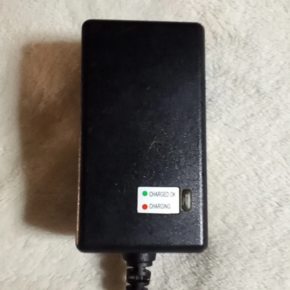 Razor Black Charger with Red Tag